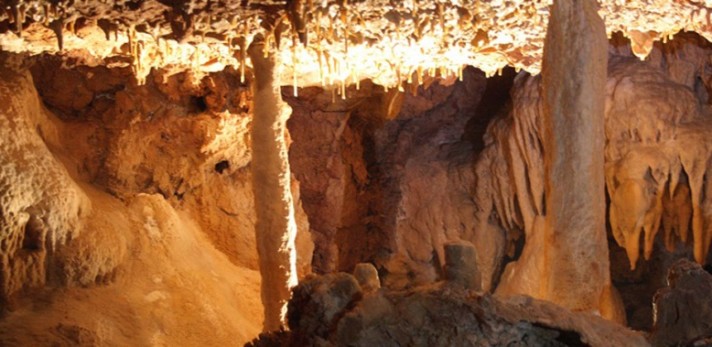 Espeleología en La Zoma