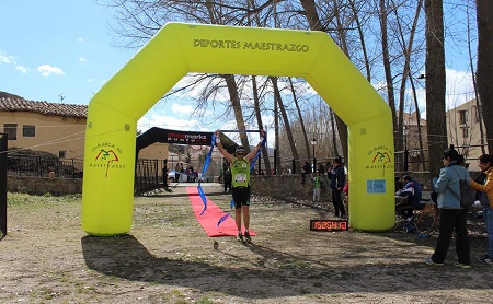 Sergio Cazcarro, corredor del Grupo de Montaña de Sabiñánigo, se impuso en la Trail de Villarroya de los Pinares.